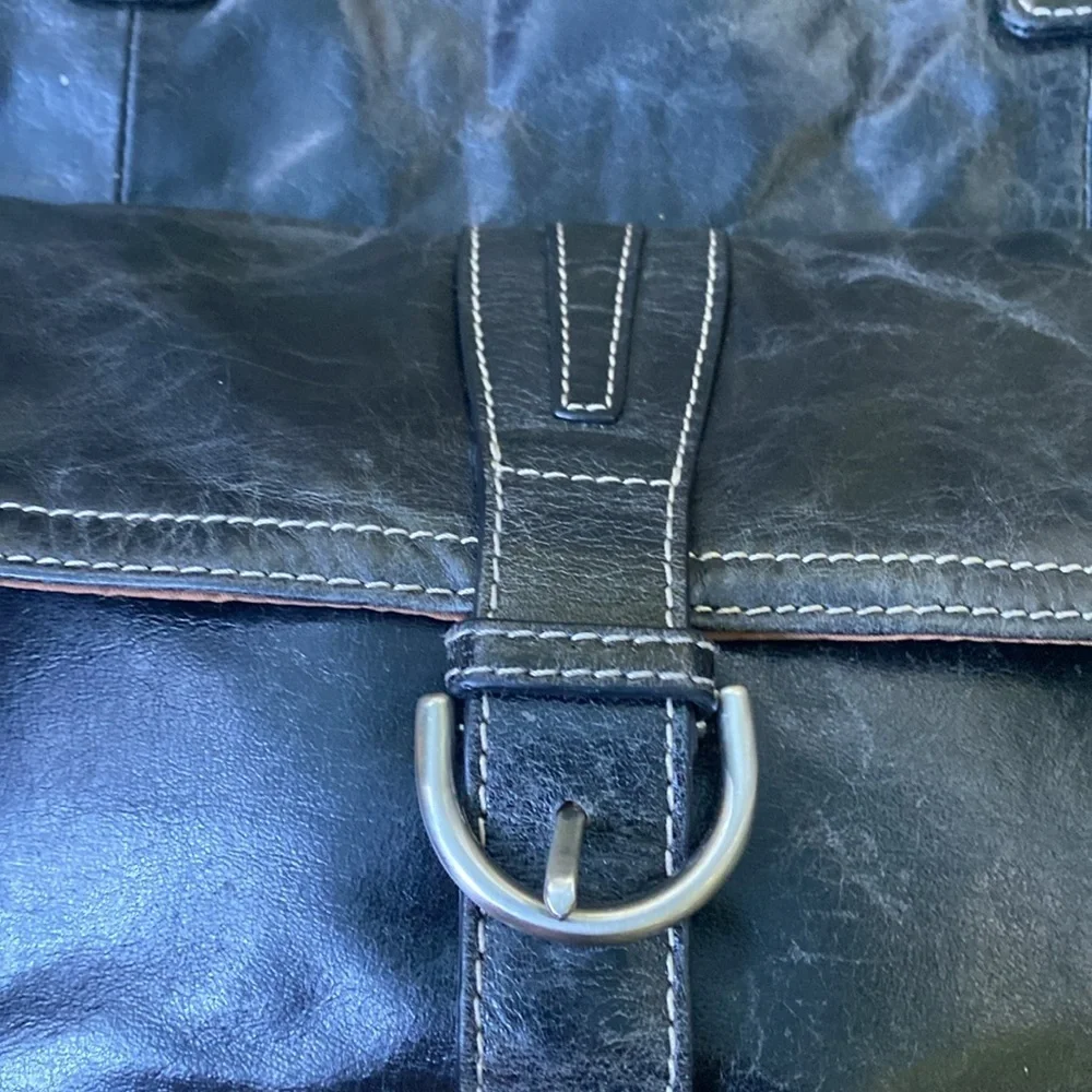 Clark & Mayfield Leather Laptop Satchel Bag Padded laptop sleeve inside